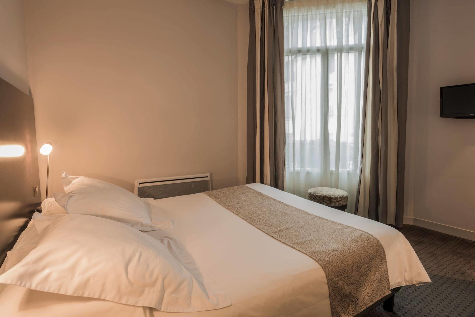 Hotel Ronsard Tours Bagian luar foto